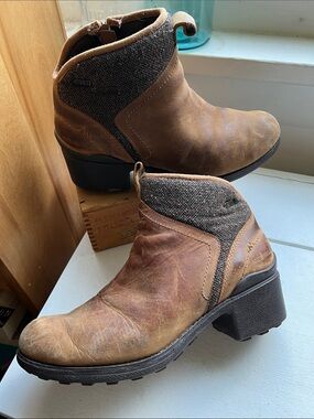 Merrell Brown Leather Dark Heather Ankle Booties Chateau 2 heels size 8.5